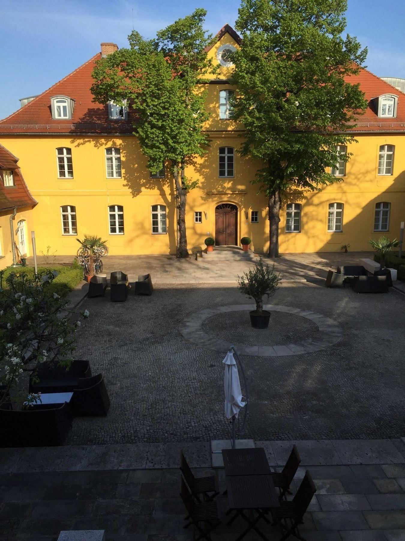 Hotel Vierseithof Luckenwalde Buitenkant foto