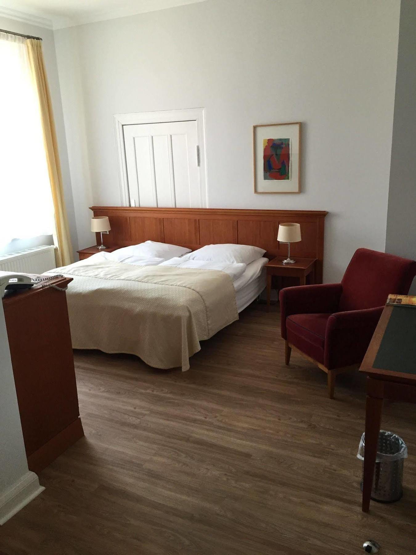 Hotel Vierseithof Luckenwalde Buitenkant foto