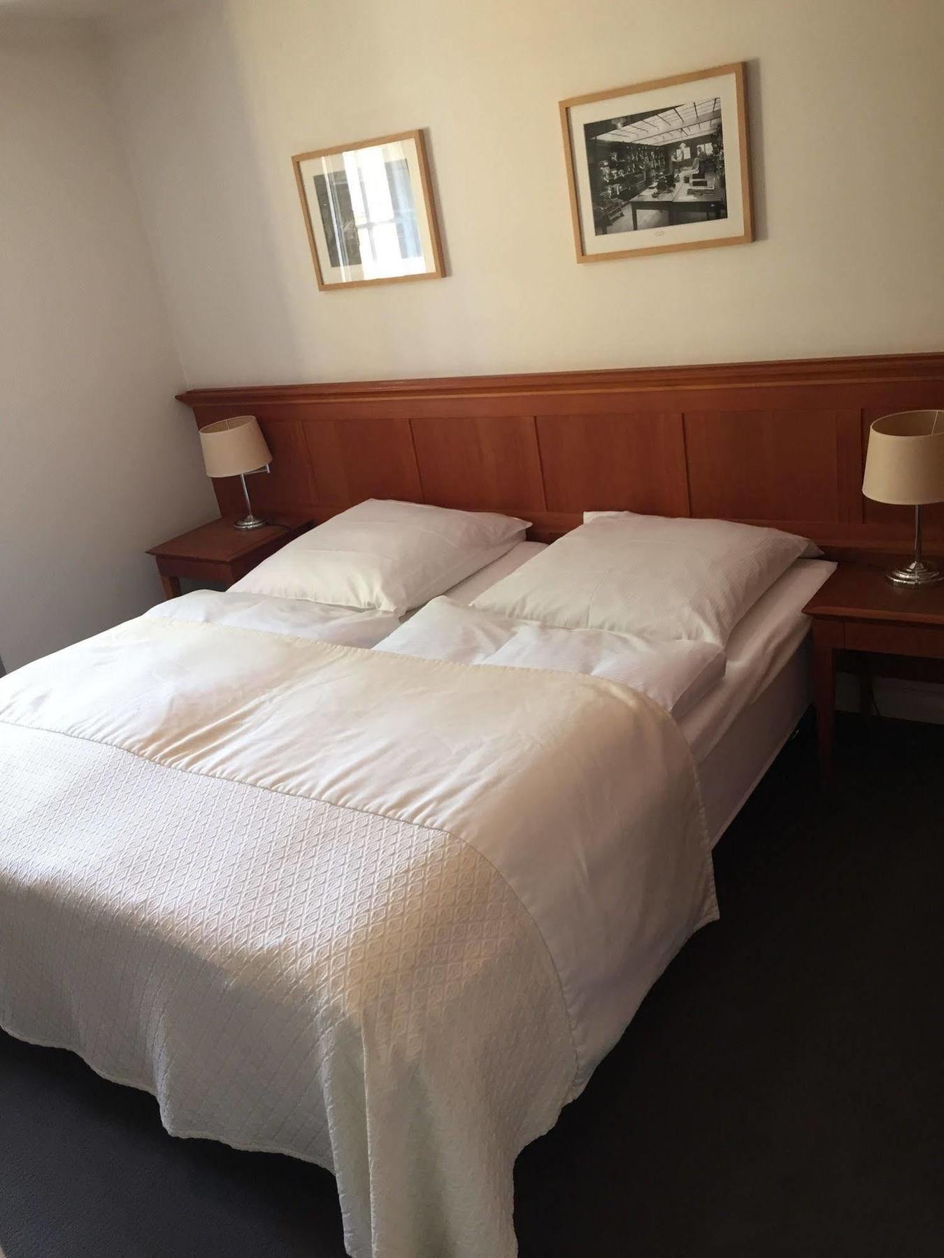 Hotel Vierseithof Luckenwalde Buitenkant foto
